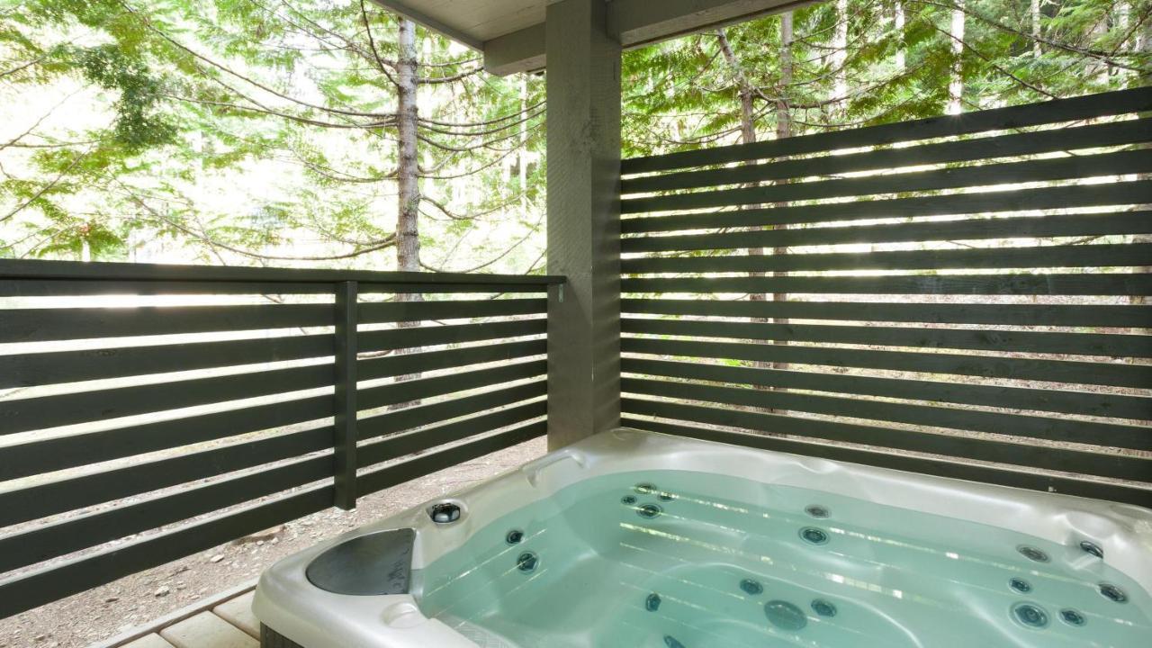 Holiday home Snowgoose 14 | Inviting Townhome W/ Access, Private Hot Tub, Parking X 2