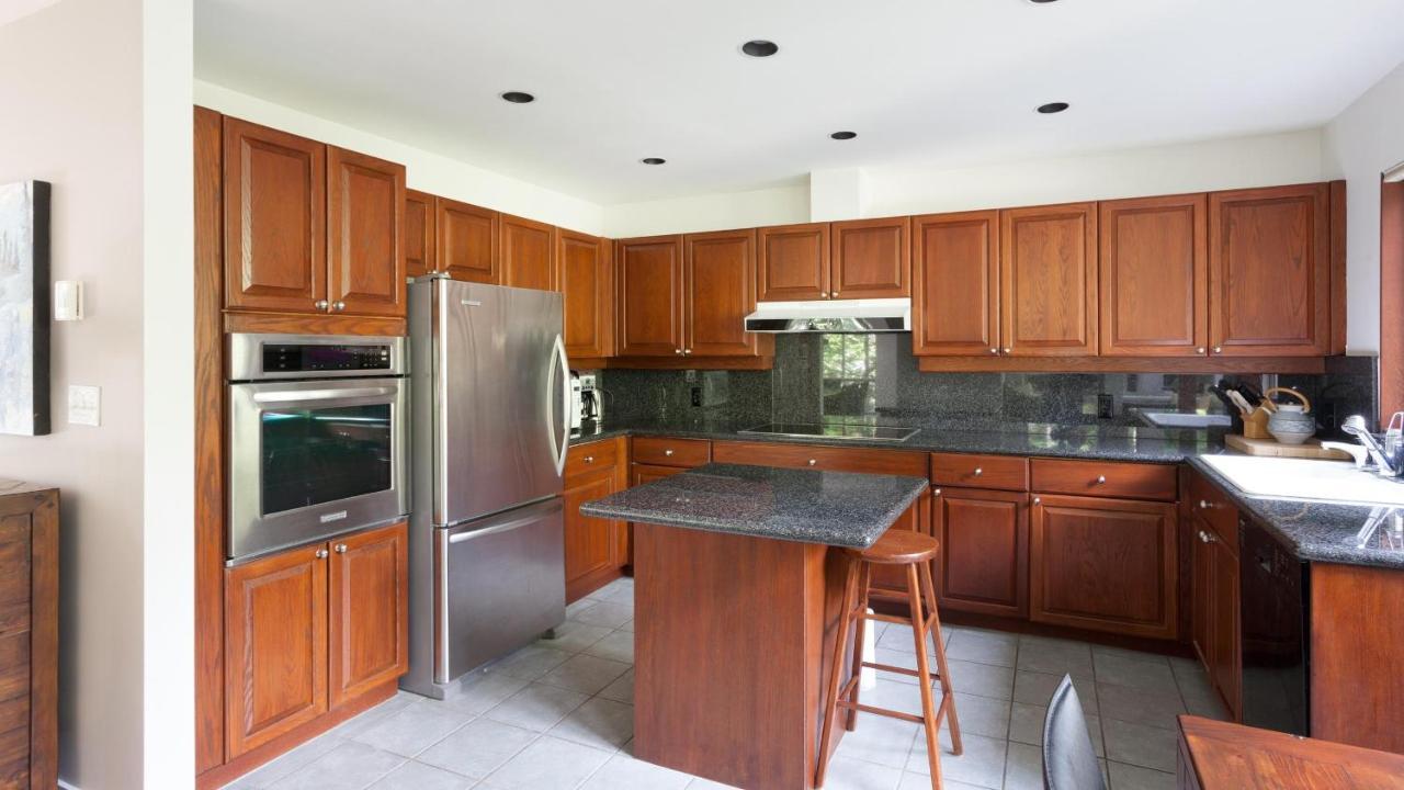 Snowgoose 14 | Inviting Townhome W/ Access, Private Hot Tub, Parking X 2 *