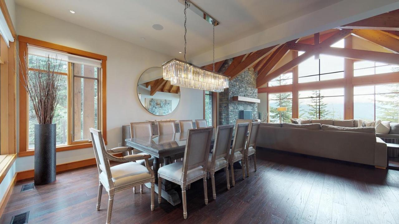 Holiday home Kadenwood 2939 | Luxury W/ Hot Tub, Media Room, Steam Room, Stunning Views Whistler