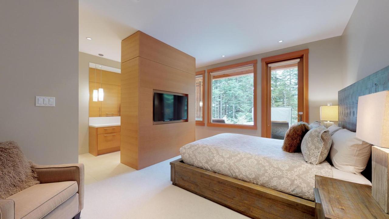 Holiday home Kadenwood 2939 | Luxury W/ Hot Tub, Media Room, Steam Room, Stunning Views