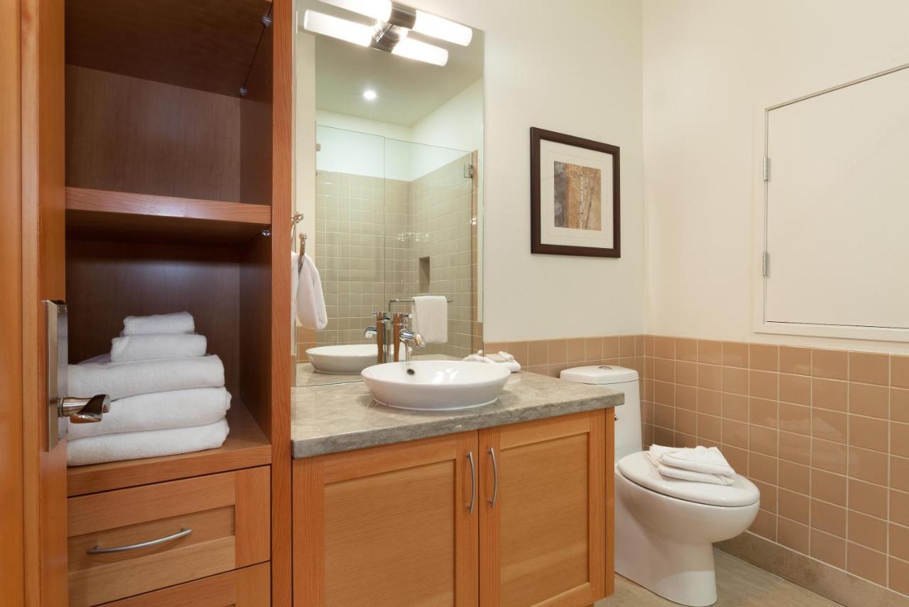 Kadenwood 2939 | Luxury W/ Hot Tub, Media Room, Steam Room, Stunning Views Whistler
