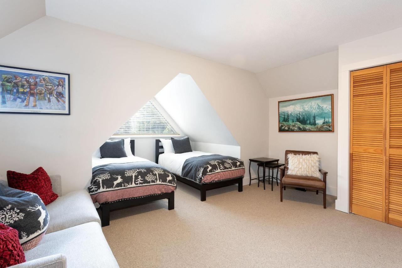 Gleneagle 1 | Townhome, 700m To Skiing, Near Free Village Shuttle, Fireplace, Secure Parking Holiday home Whistler