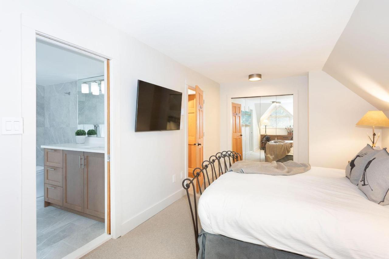 Gleneagle 1 | Townhome, 700m To Skiing, Near Free Village Shuttle, Fireplace, Secure Parking Holiday home
