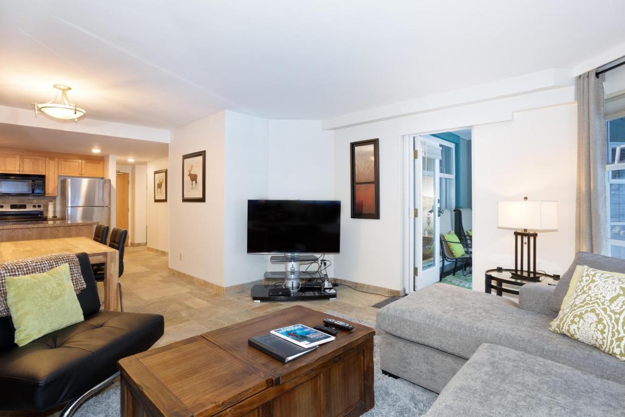 Woodrun 216 | Renovated Ski-in Ski-out W/ Free Parking, Pool, Hot Tub, & Gym Holiday home *