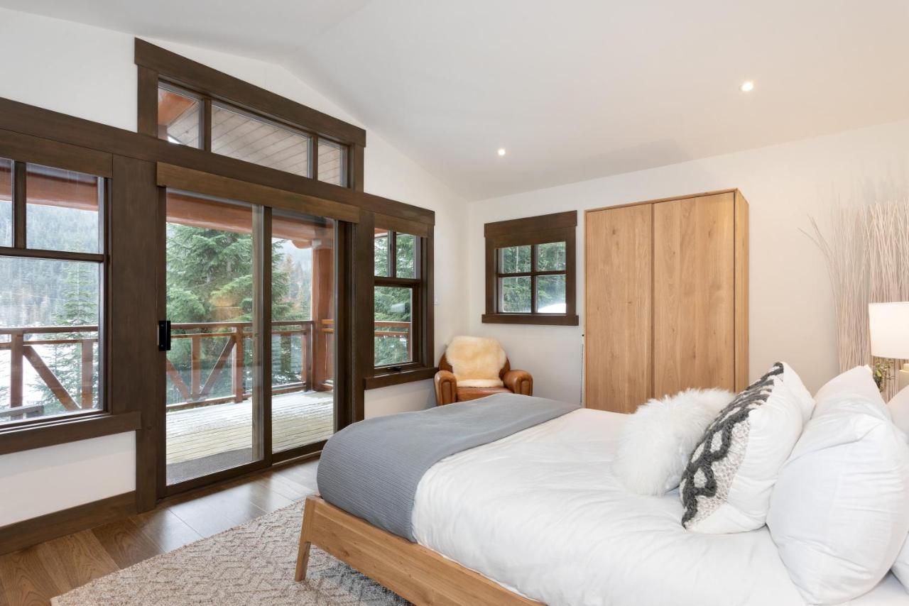 Taluswood The Heights 6 | Beautifully Updated W/ Private Hot Tub, Slopeside View, Parking Holiday home