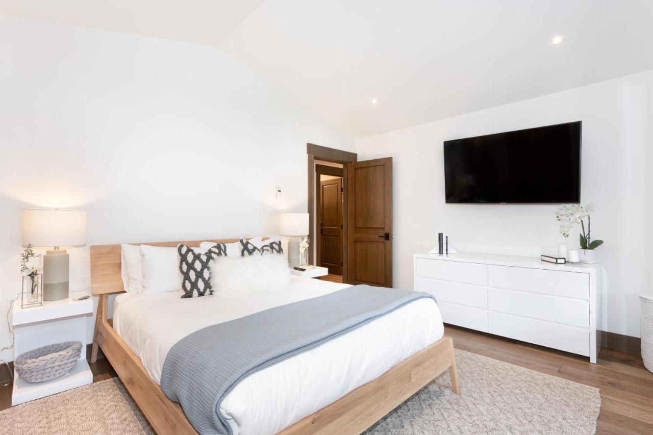 Taluswood The Heights 6 | Beautifully Updated W/ Private Hot Tub, Slopeside View, Parking Holiday home *