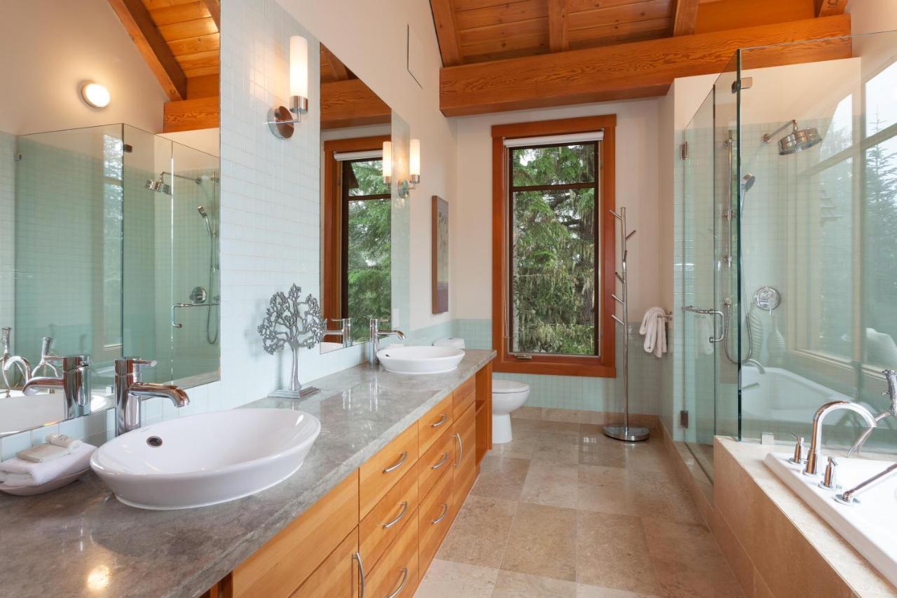 Kadenwood 2939 | Luxury W/ Hot Tub, Media Room, Steam Room, Stunning Views