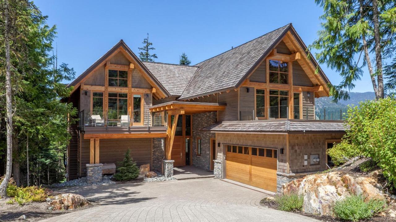 Kadenwood 2939 | Luxury W/ Hot Tub, Media Room, Steam Room, Stunning Views Holiday home Whistler