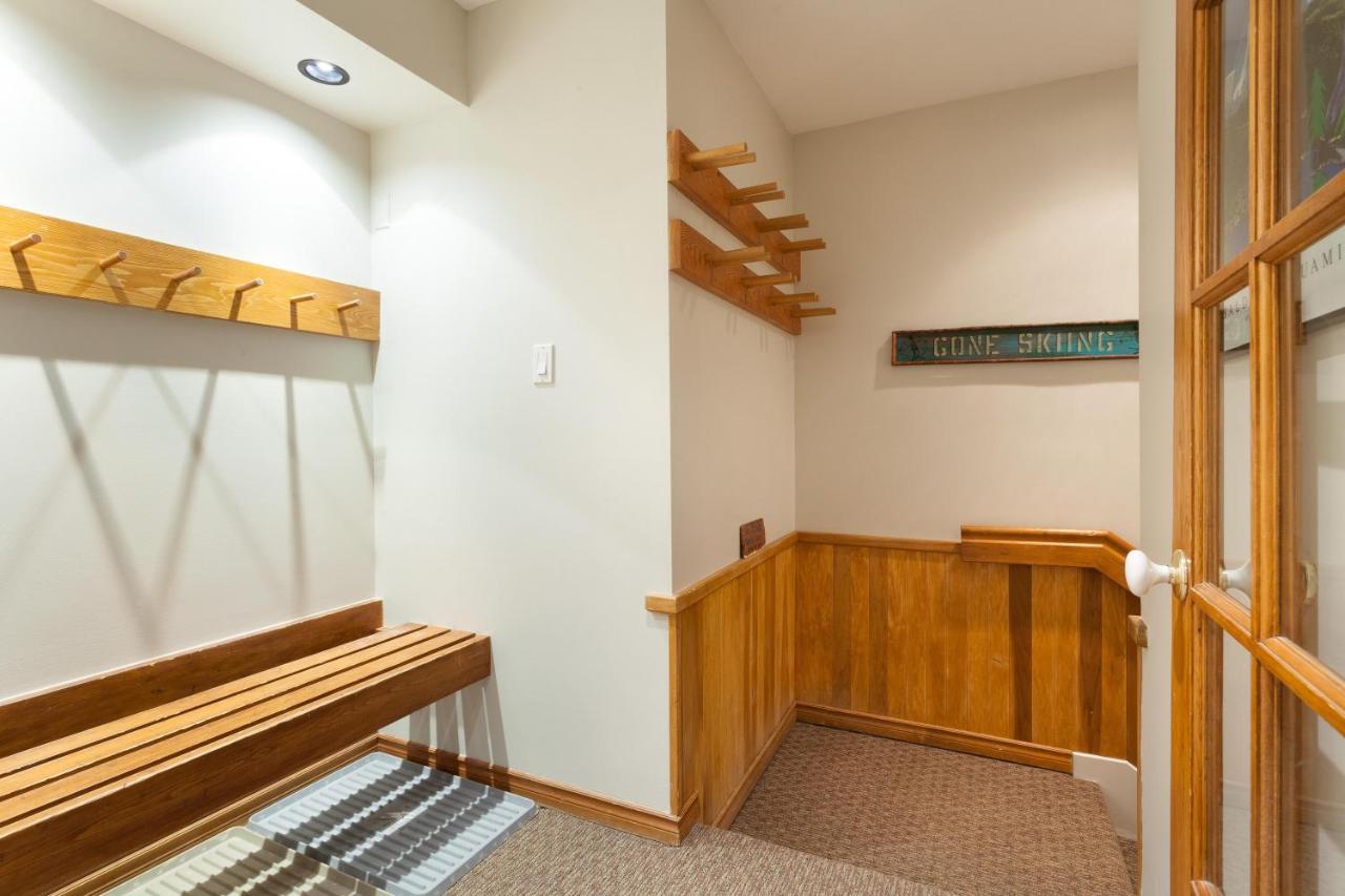 Painted Cliff 11 | Dog Friendly! Ski-in Ski-out Benchlands Townhome W/ Hot Tub & Fireplace Holiday home Whistler