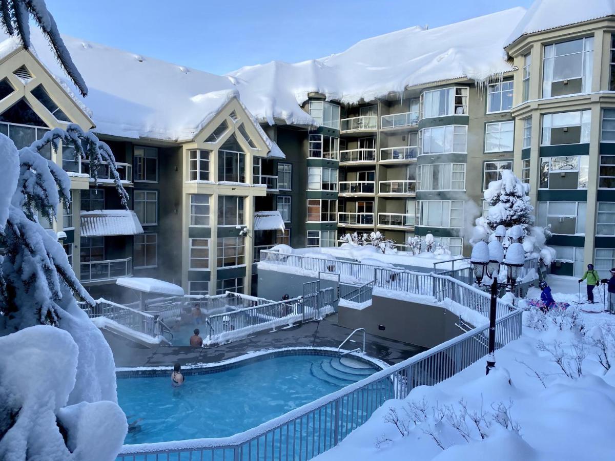 Woodrun 216 | Renovated Ski-in Ski-out W/ Free Parking, Pool, Hot Tub, & Gym Holiday home