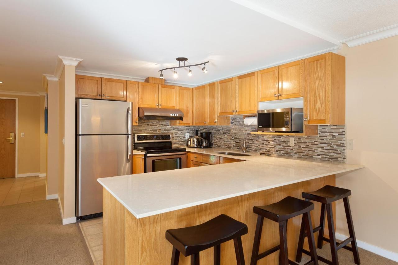 Holiday home Woodrun 302 | Large W/ Shared Heated Pool & Large Hot Tub Whistler