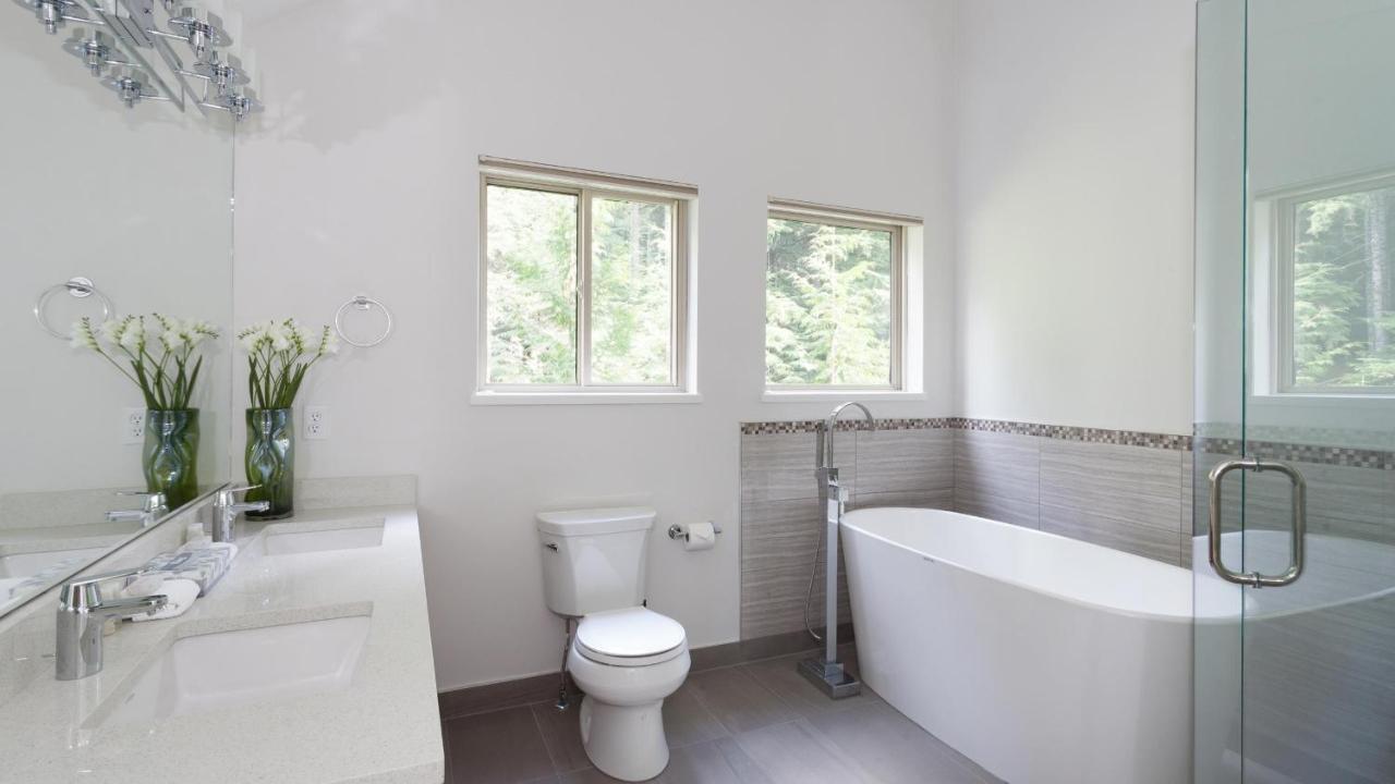 Holiday home Snowgoose 14 | Inviting Townhome W/ Access, Private Hot Tub, Parking X 2 *