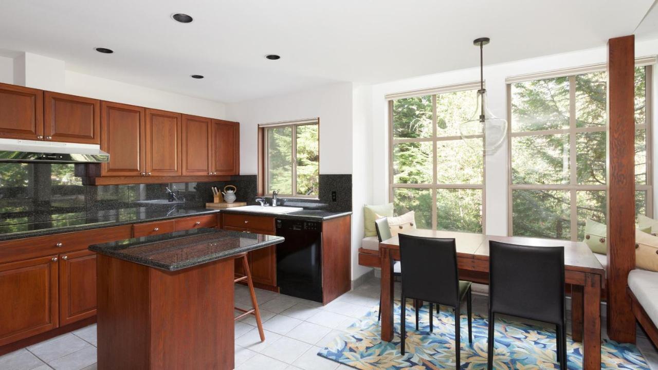 Snowgoose 14 | Inviting Townhome W/ Access, Private Hot Tub, Parking X 2 * Whistler