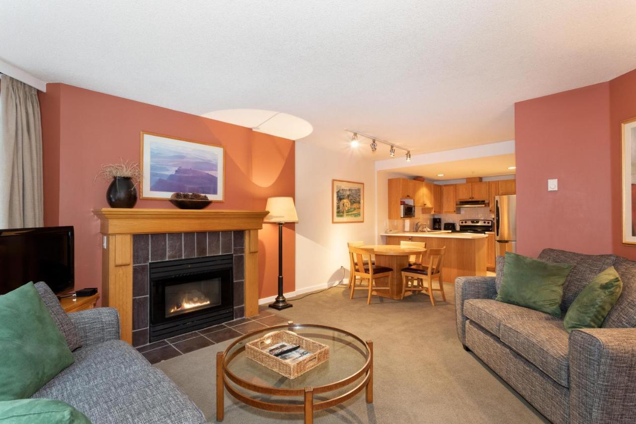 Holiday home Woodrun 416 | Family Ski-in Ski-out Condo, Hot Tub, Heated Pool, Parking & Laundry