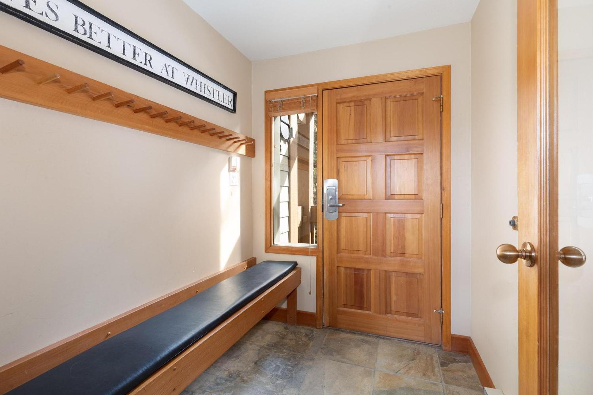Alpine Greens 8 | Bright Townhome Near Blackcomb, Walk Or Shuttle To Skiing, Secure Parking Holiday home Whistler