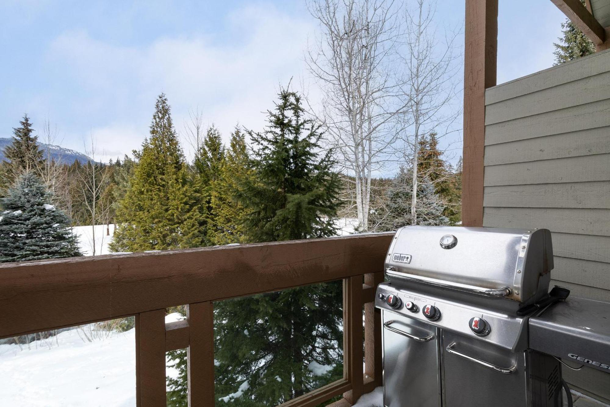 Alpine Greens 8 | Bright Townhome Near Blackcomb, Walk Or Shuttle To Skiing, Secure Parking Holiday home Whistler