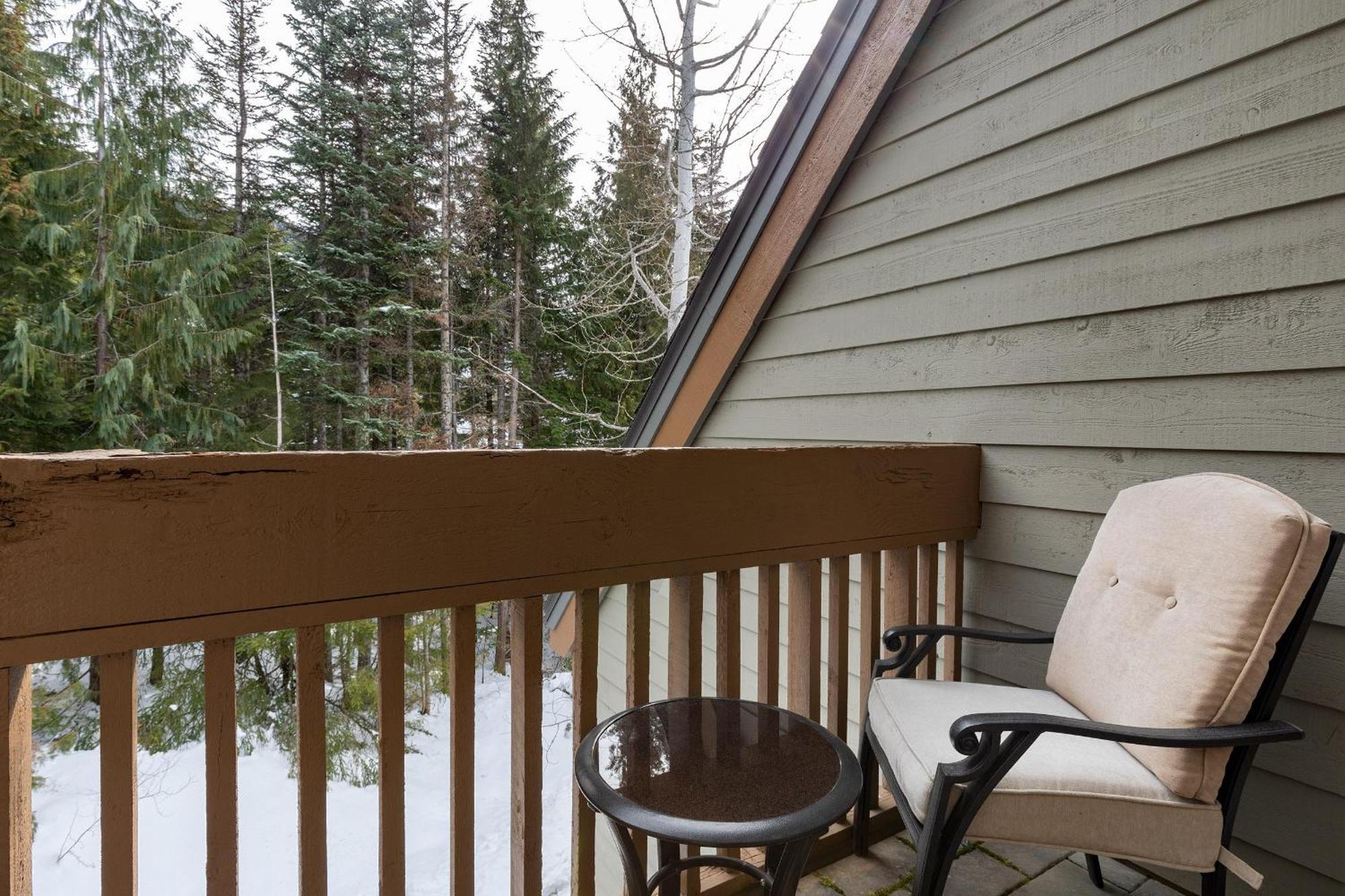 Alpine Greens 8 | Bright Townhome Near Blackcomb, Walk Or Shuttle To Skiing, Secure Parking Holiday home Whistler