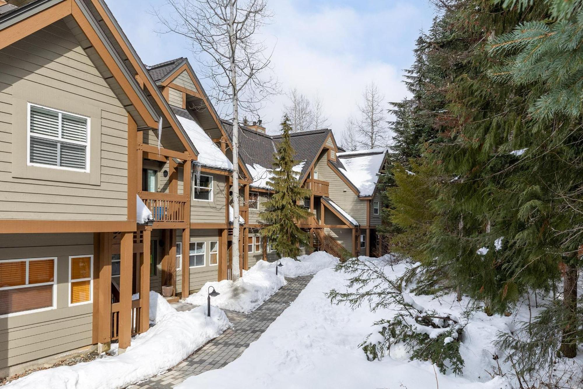 Alpine Greens 8 | Bright Townhome Near Blackcomb, Walk Or Shuttle To Skiing, Secure Parking Whistler
