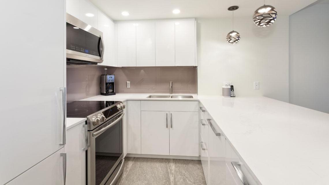 Woodrun 307 | Sleek Slopeside Unit W/ Pool, Hot Tub, & Heated Floors Holiday home *