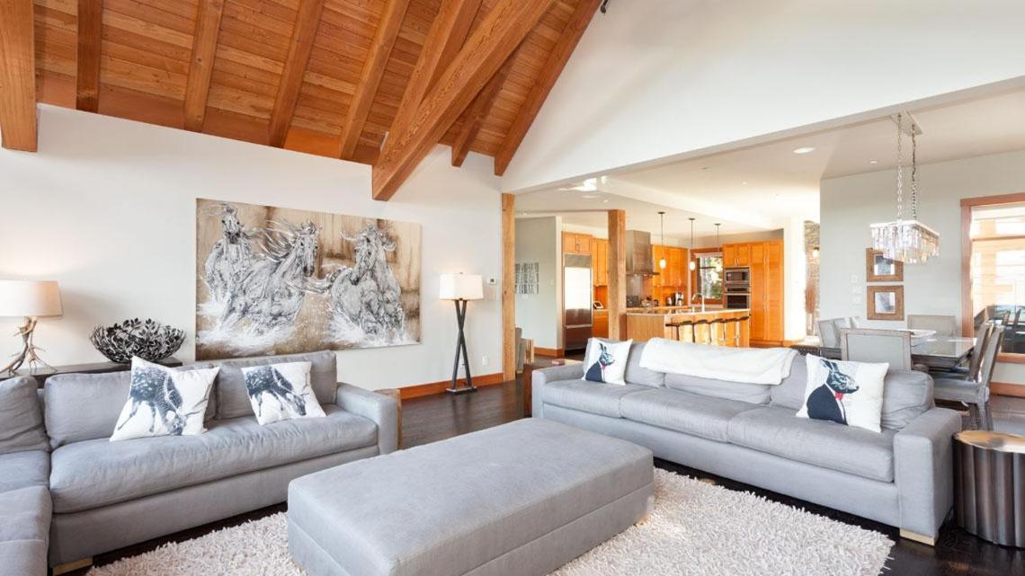 Kadenwood 2939 | Luxury W/ Hot Tub, Media Room, Steam Room, Stunning Views