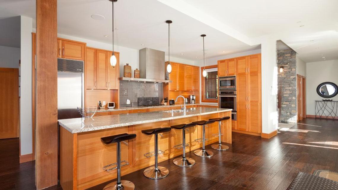 Kadenwood 2939 | Luxury W/ Hot Tub, Media Room, Steam Room, Stunning Views * Whistler