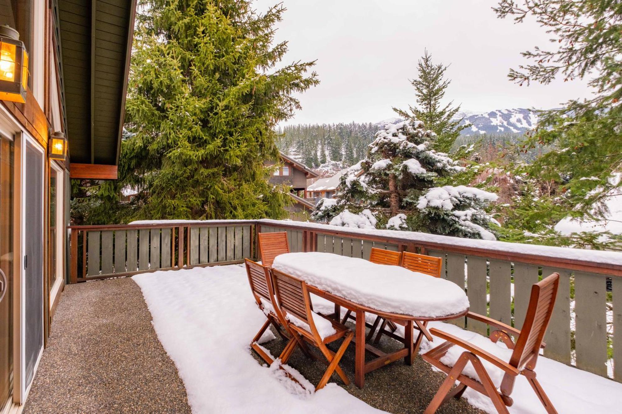 Spruce Grove By Outpost Chalet