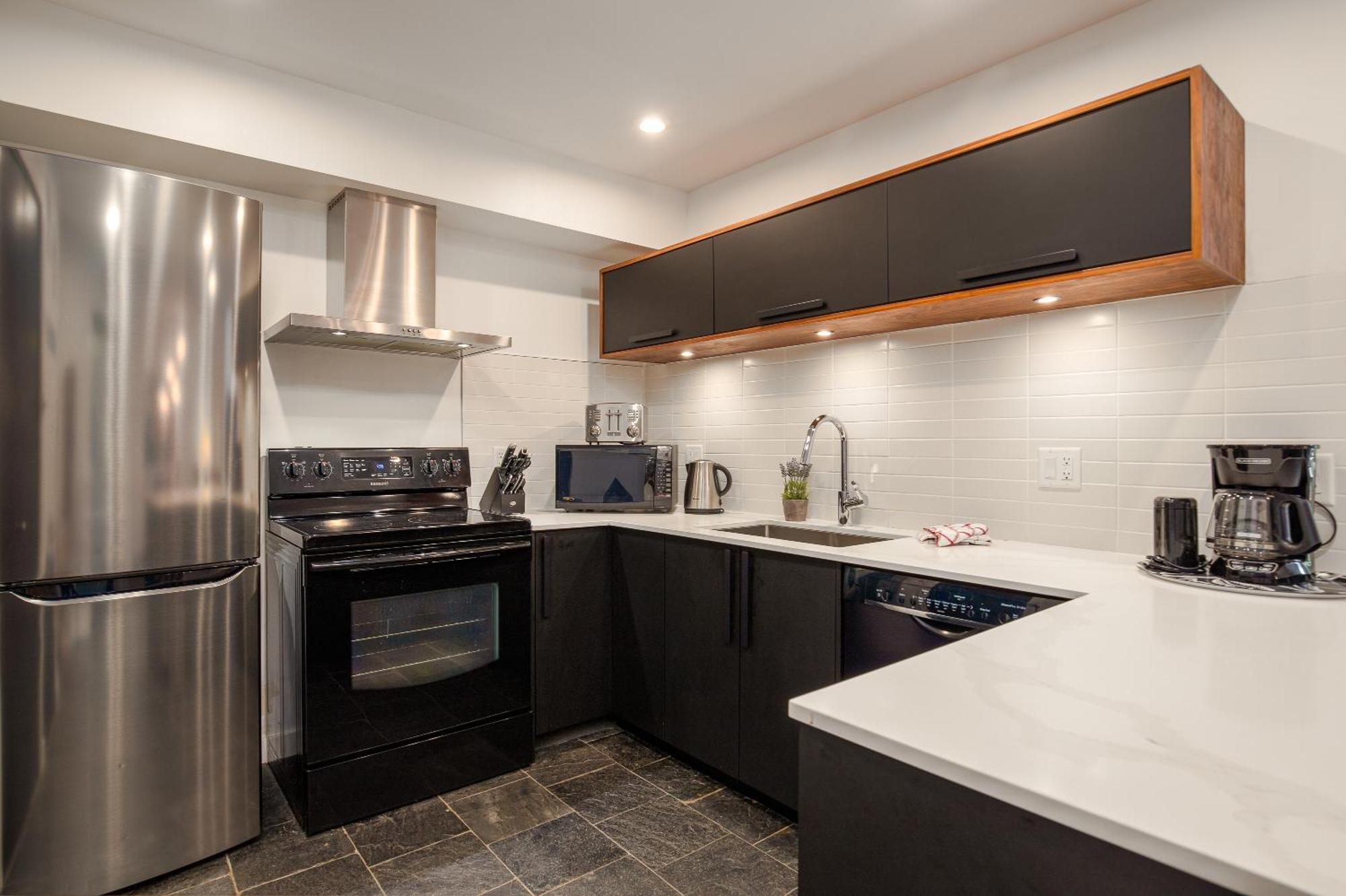 Bright Townhome With Prime Location By Harmony *