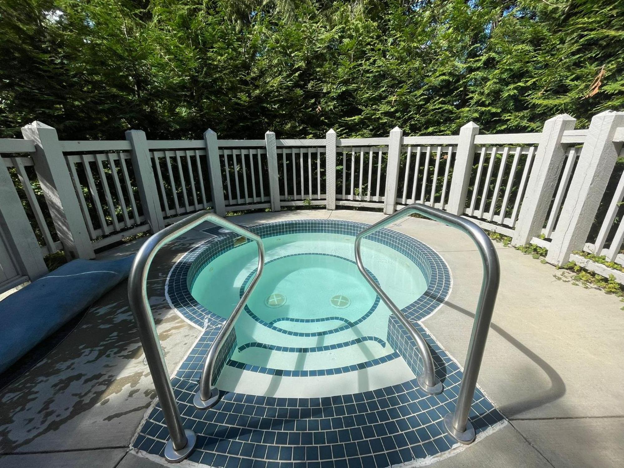 Holiday home 2br - Multi-level Townhome With Hot Tub By Harmony