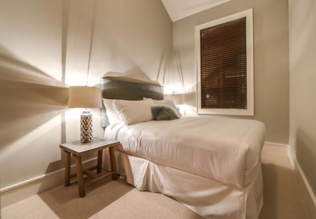 West Coast Alpine Contemporary 4 Bedroom Townhome With Private Hot Tub 35 Holiday home *