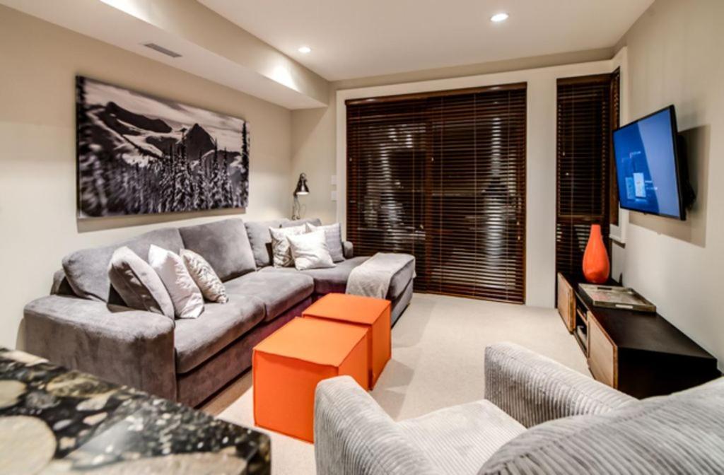 West Coast Alpine Contemporary 4 Bedroom Townhome With Private Hot Tub 35 Whistler
