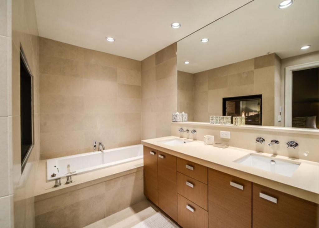 Holiday home West Coast Alpine Contemporary 4 Bedroom Townhome With Private Hot Tub 35 Whistler