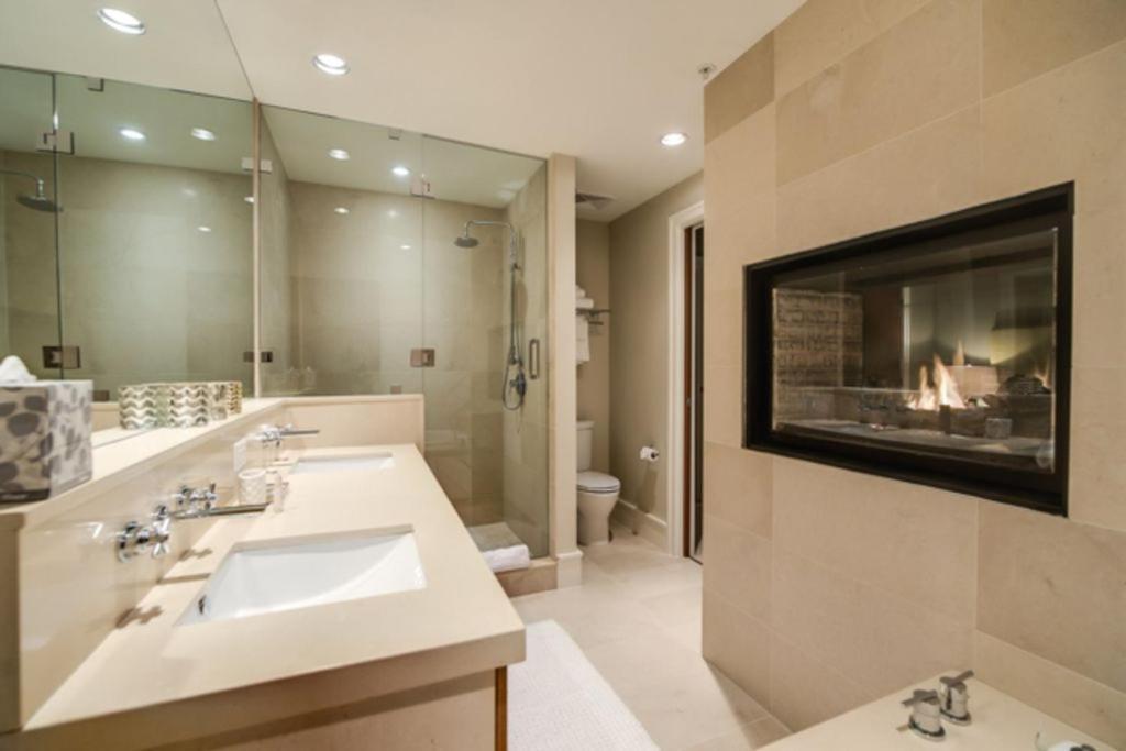 West Coast Alpine Contemporary 4 Bedroom Townhome With Private Hot Tub 35 * Whistler