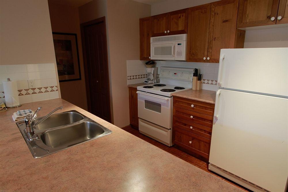 Premier - Village North Apartment