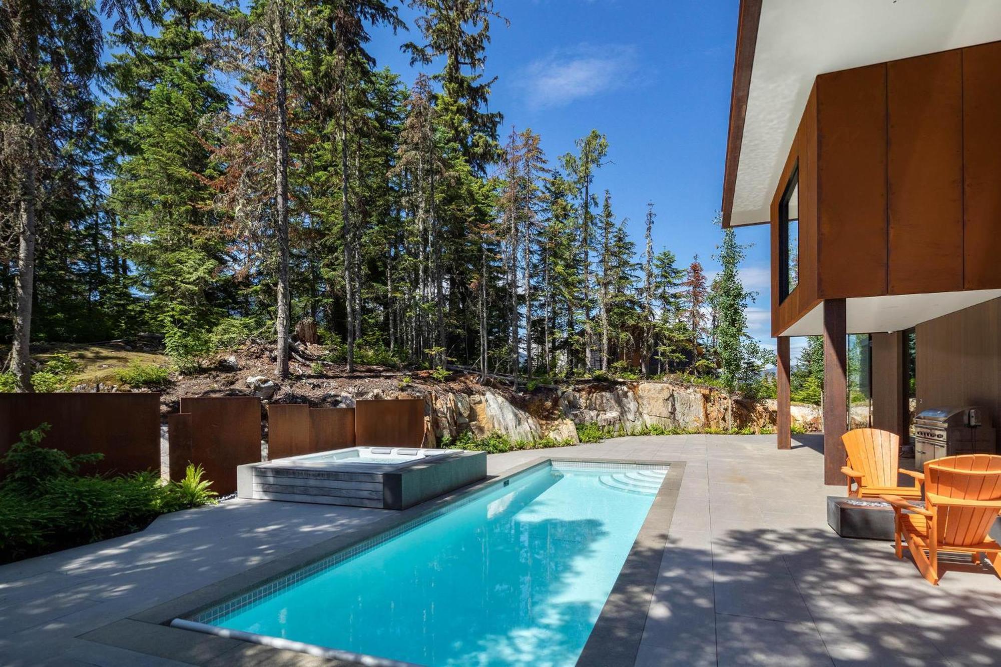 Kadenwood Winterfell | Ultimate Luxury Architectural Gem With Pool, Hot Tub, Cinema, & Pool Table Holiday home Whistler