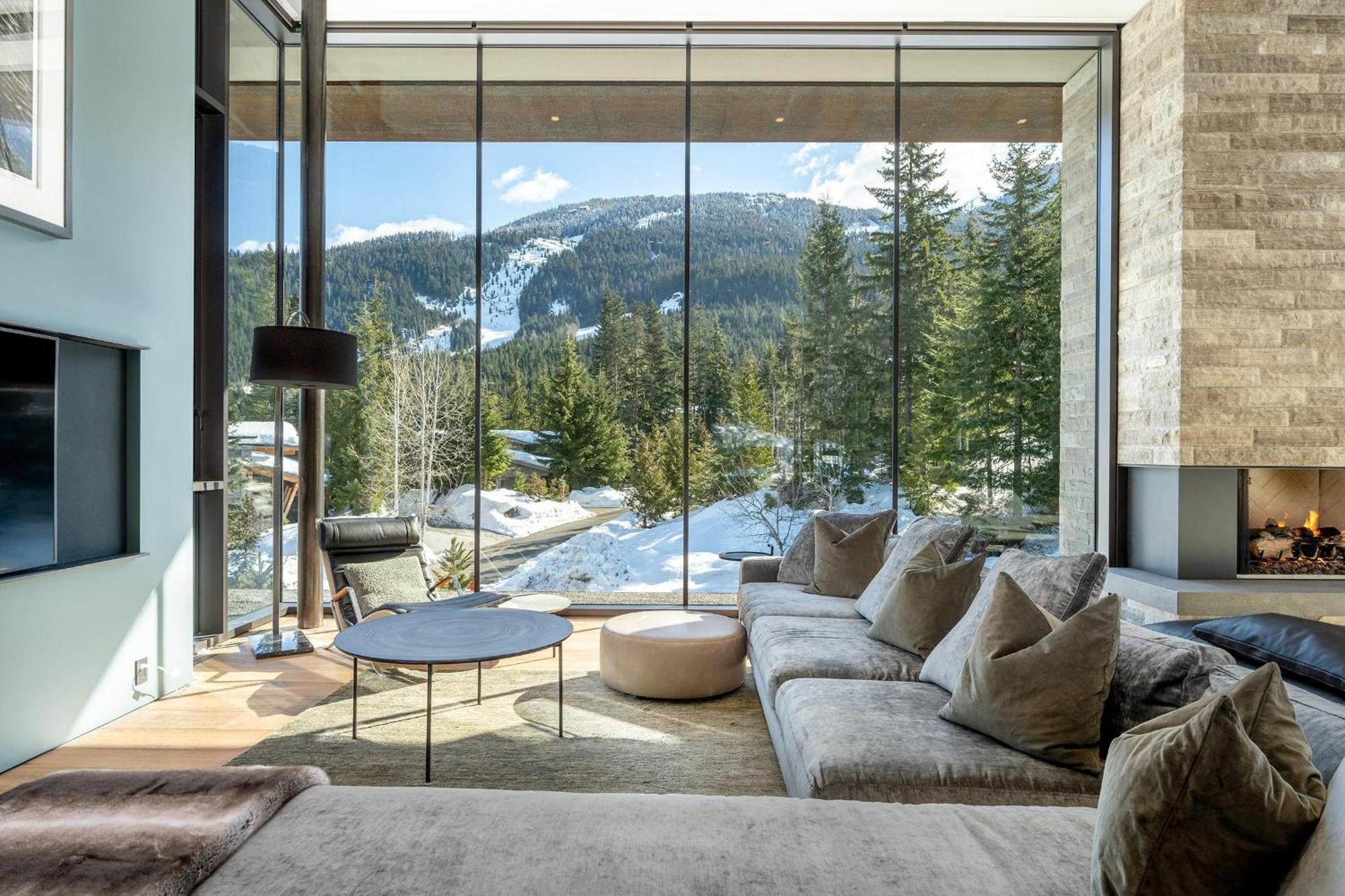 Holiday home Kadenwood Winterfell | Ultimate Luxury Architectural Gem With Pool, Hot Tub, Cinema, & Pool Table