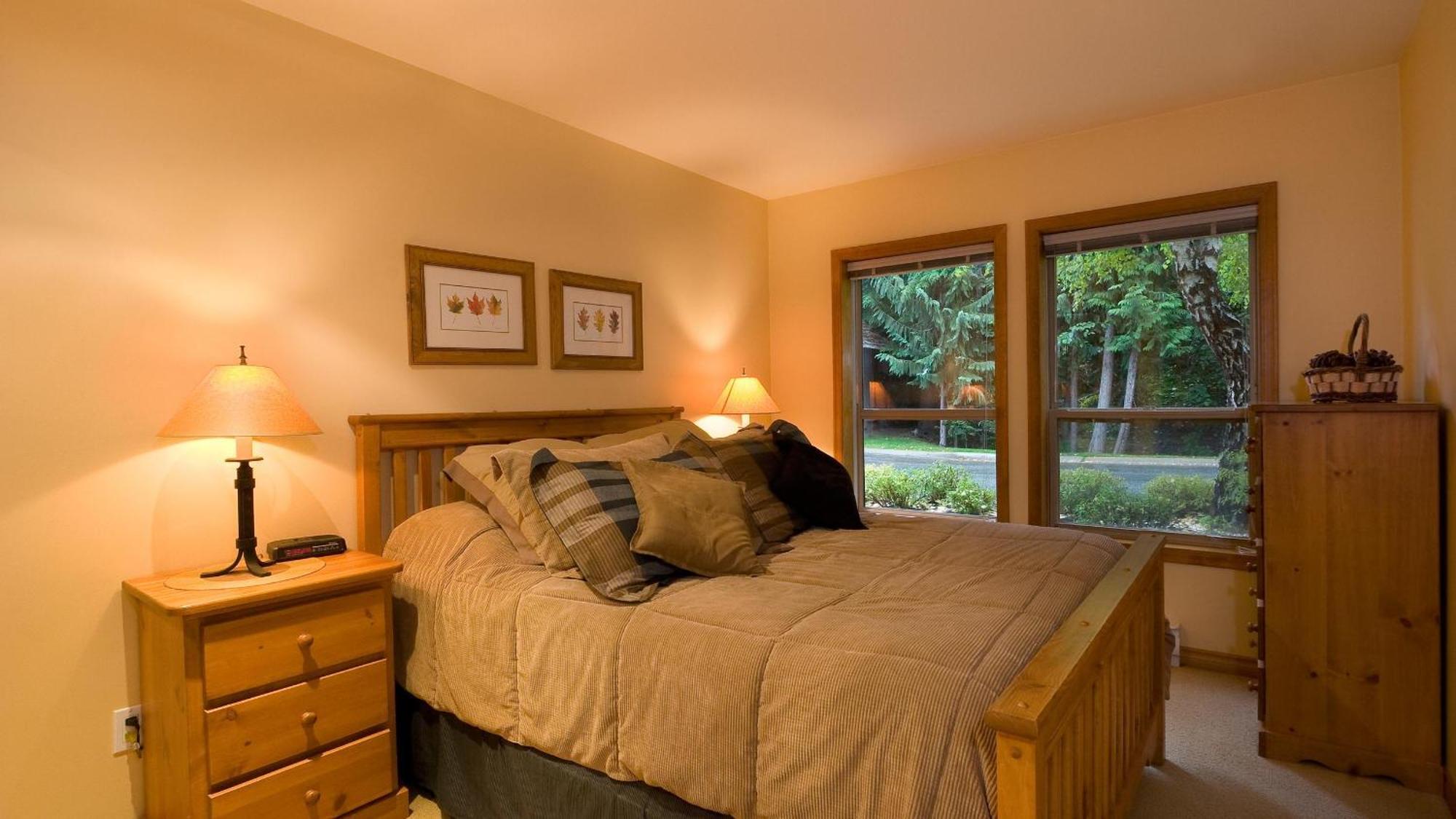 Painted Cliff 28 | Ski-in-ski-out Townhouse On Blackcomb W/ Hot Tub, Fireplace, Parking Holiday home