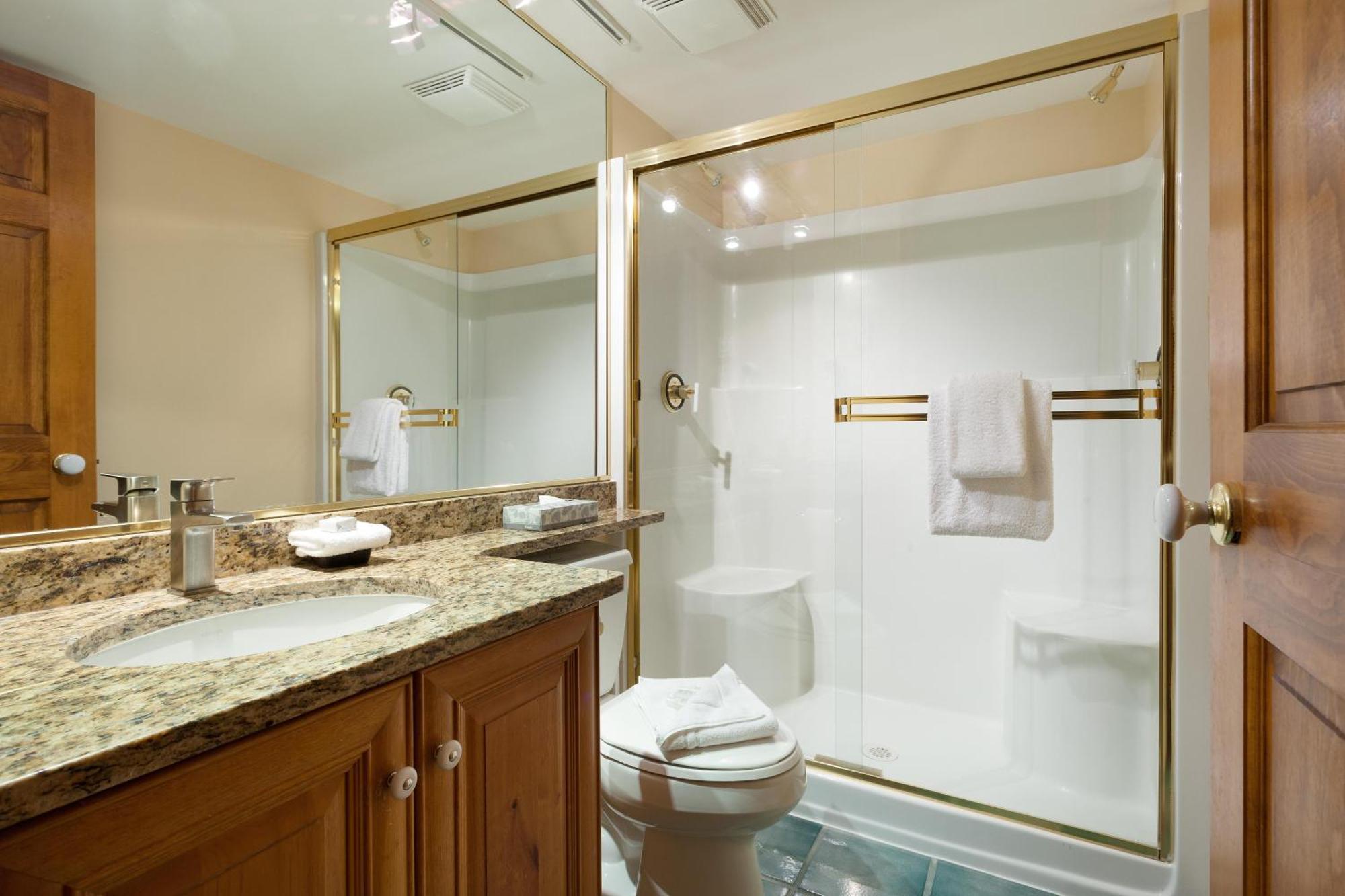 Painted Cliff 28 | Ski-in-ski-out Townhouse On Blackcomb W/ Hot Tub, Fireplace, Parking Holiday home Whistler