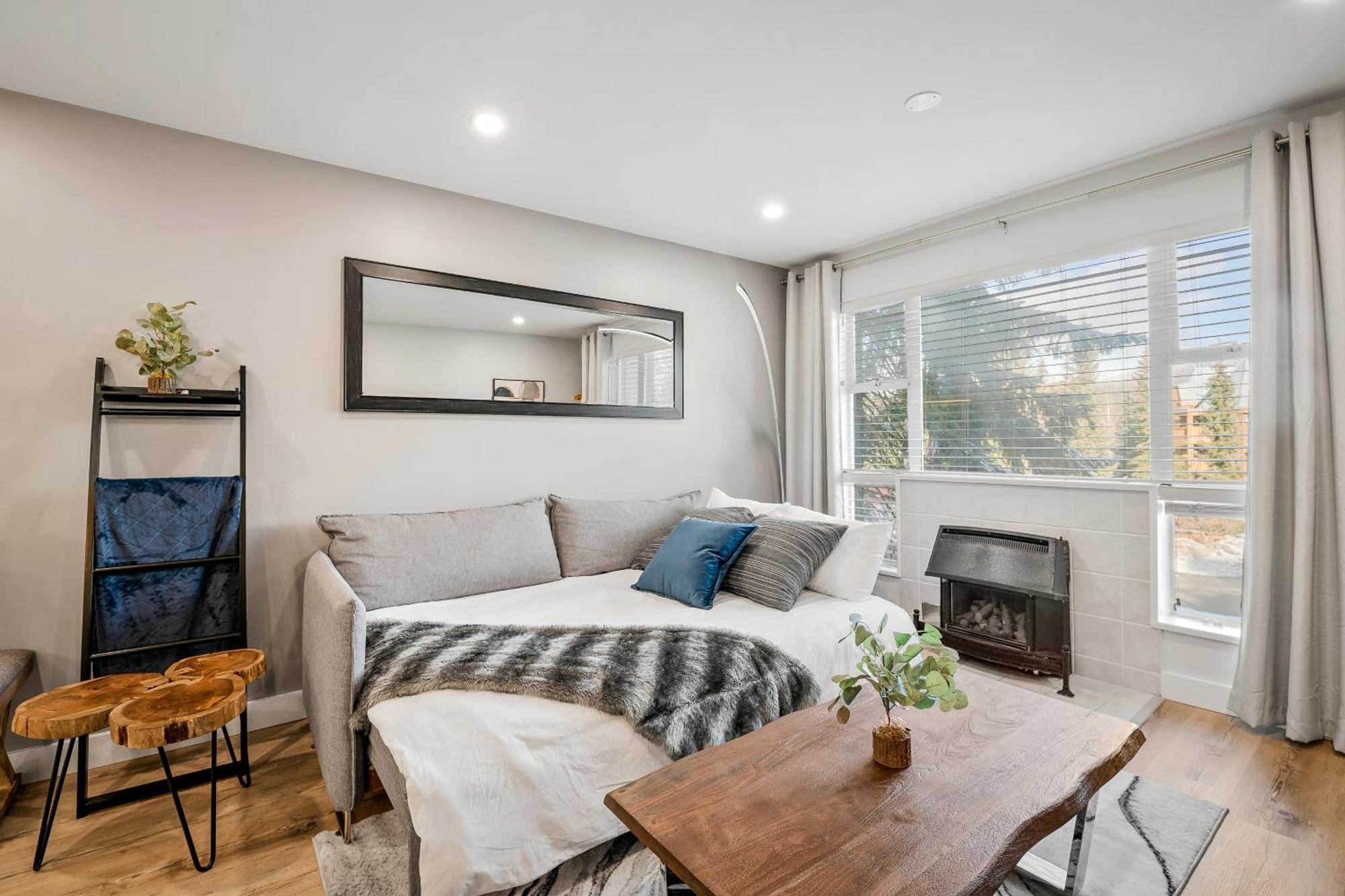 In & Out, Heart Of Upper Village, Pool & Hot Tub * Whistler