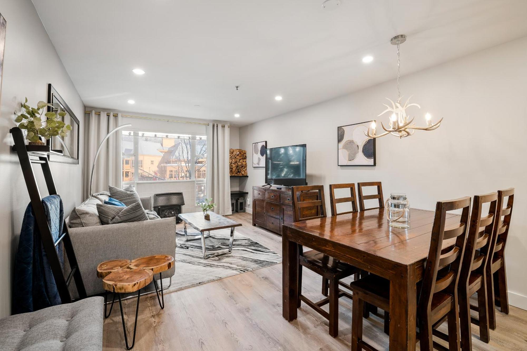 In & Out, Heart Of Upper Village, Pool & Hot Tub Apartment