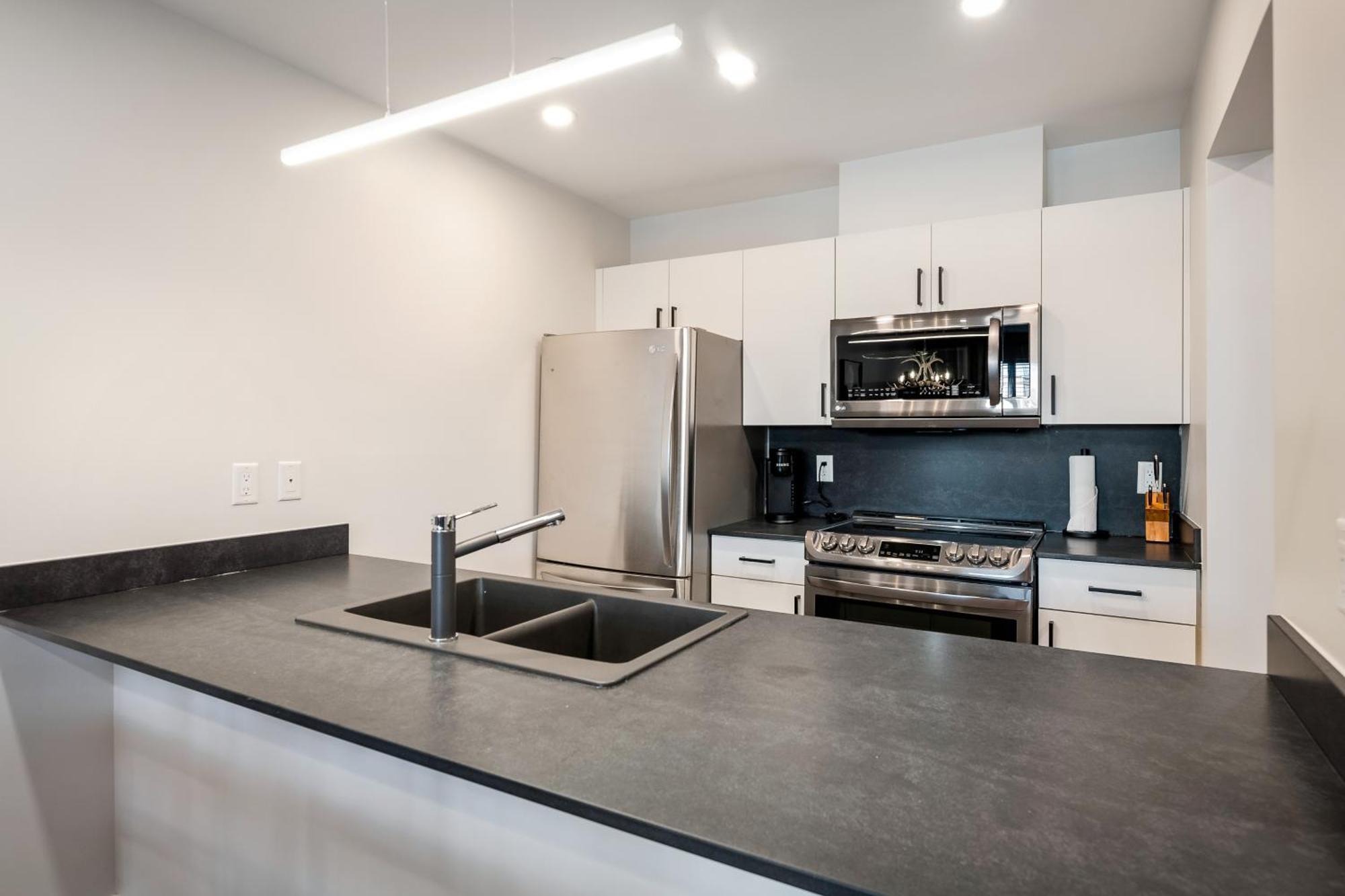 Apartment In & Out, Heart Of Upper Village, Pool & Hot Tub *
