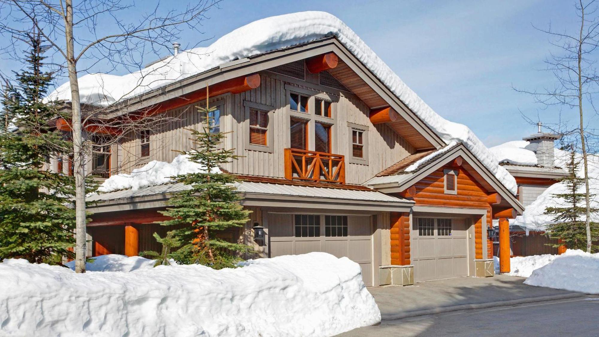 Taluswood The Heights 17 | Access Townhome With Private Hot Tub, & Scenic Views Holiday home *