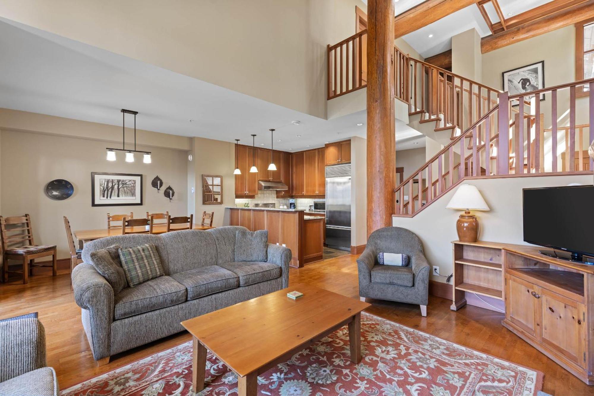 Holiday home Taluswood The Heights 17 | Access Townhome With Private Hot Tub, & Scenic Views Whistler