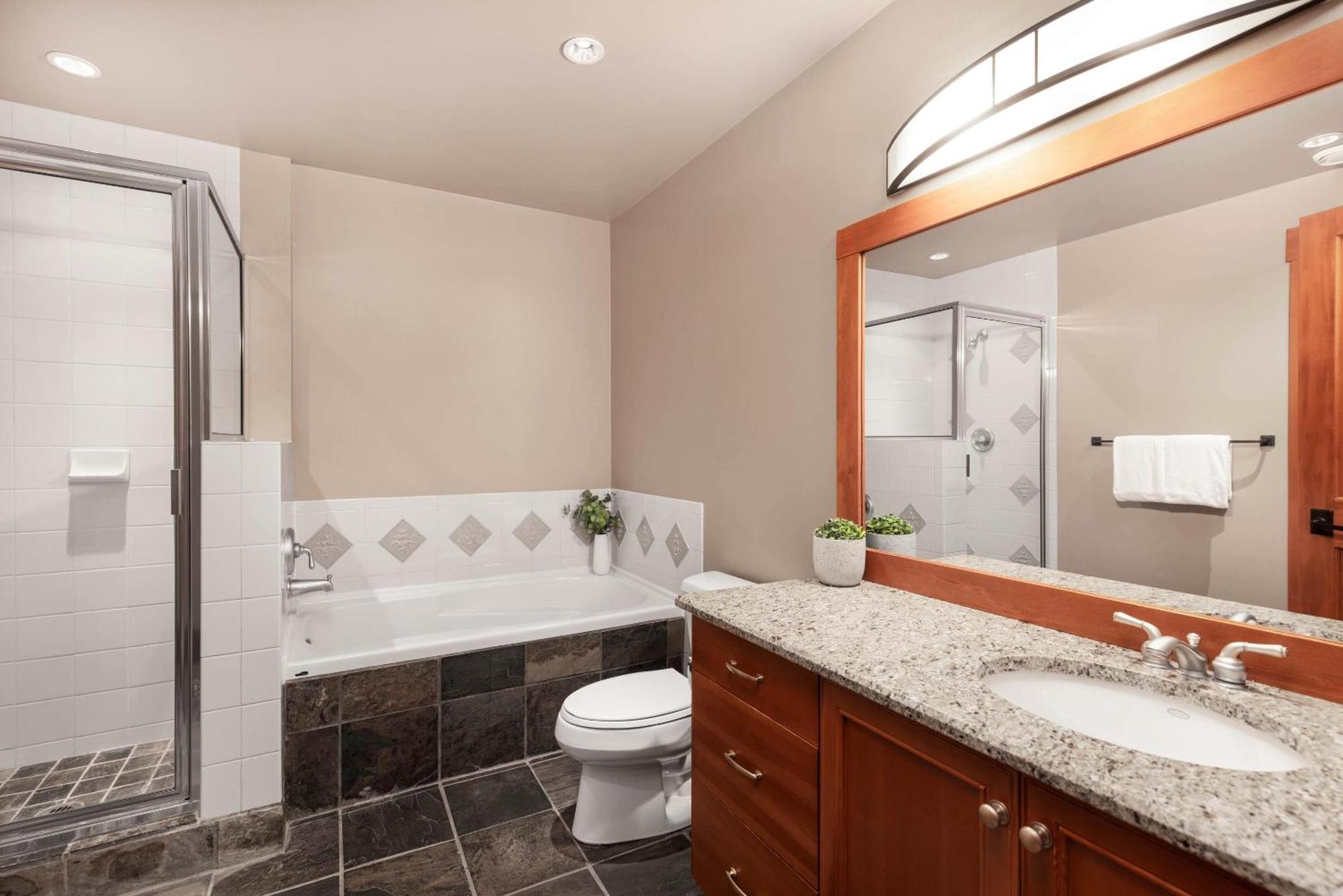 Taluswood The Heights 17 | Access Townhome With Private Hot Tub, & Scenic Views *