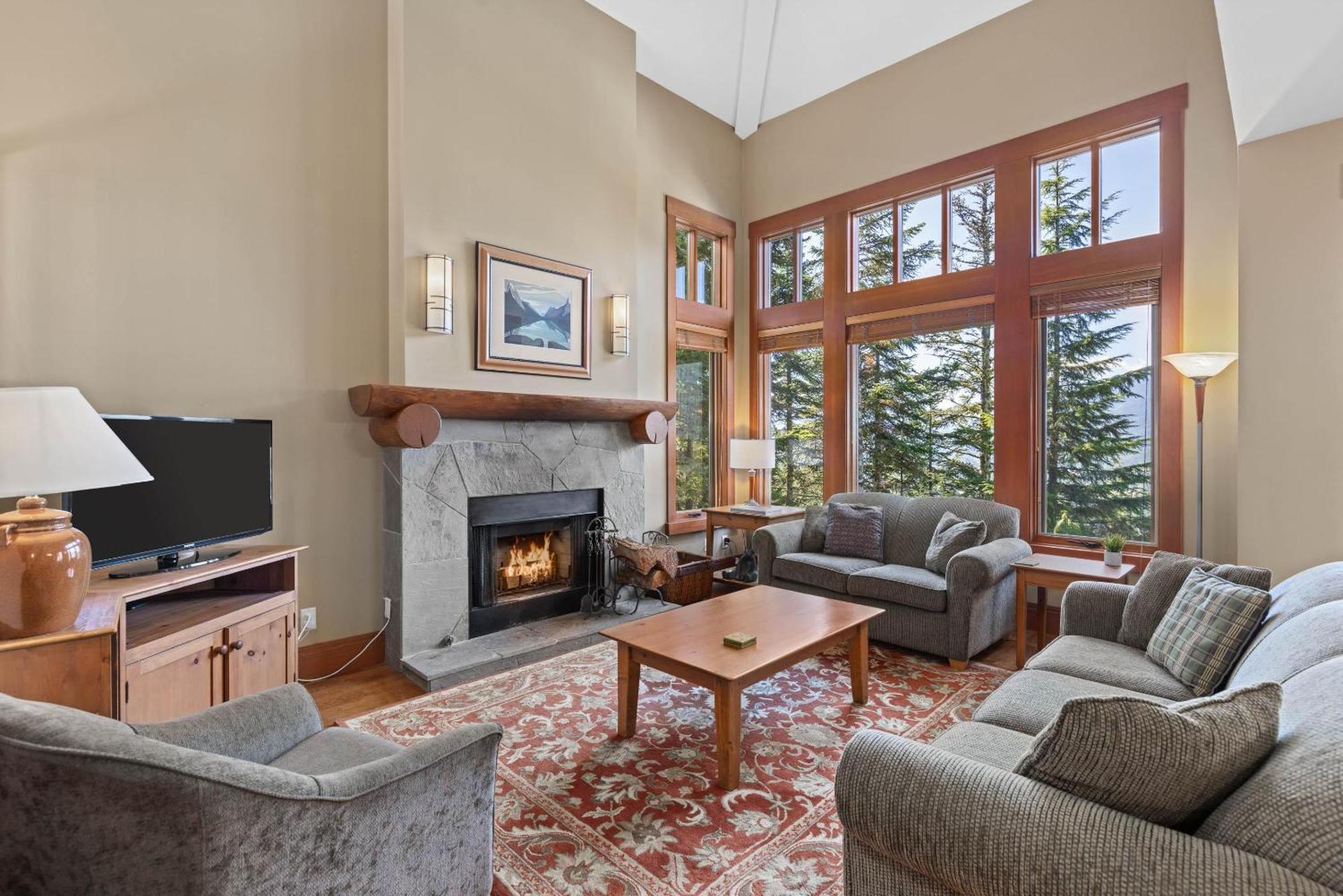 Taluswood The Heights 17 | Access Townhome With Private Hot Tub, & Scenic Views * Whistler