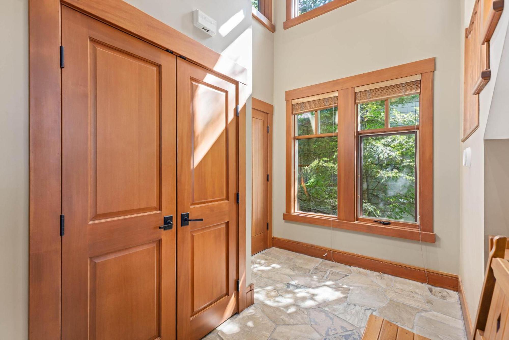 Taluswood The Heights 17 | Access Townhome With Private Hot Tub, & Scenic Views