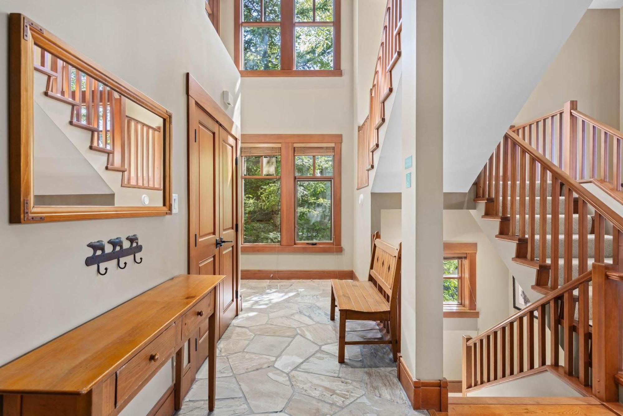 Taluswood The Heights 17 | Access Townhome With Private Hot Tub, & Scenic Views Holiday home *