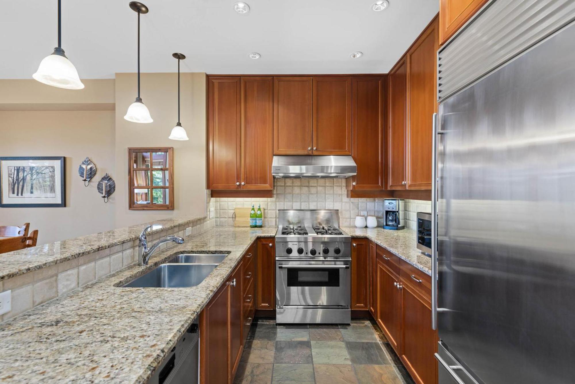 Taluswood The Heights 17 | Access Townhome With Private Hot Tub, & Scenic Views * Whistler