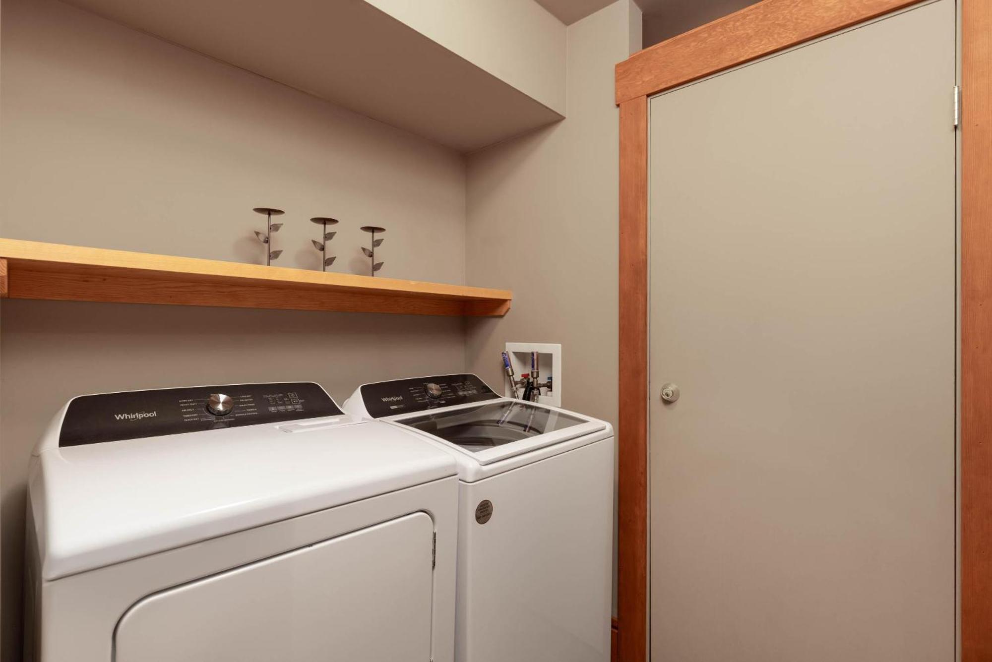 Taluswood The Heights 17 | Access Townhome With Private Hot Tub, & Scenic Views