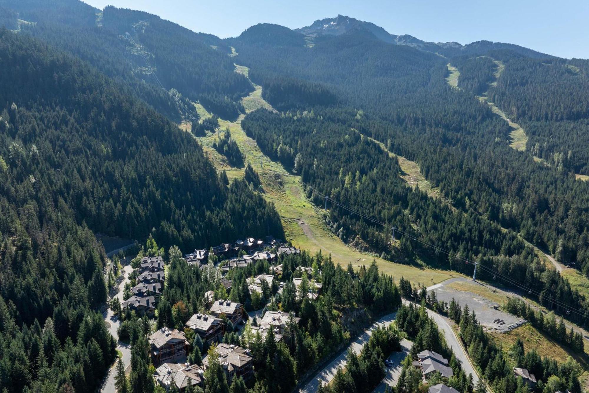 Holiday home Taluswood The Heights 17 | Access Townhome With Private Hot Tub, & Scenic Views