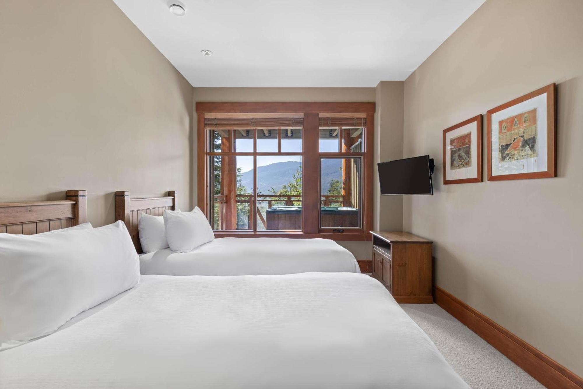 Holiday home Taluswood The Heights 17 | Access Townhome With Private Hot Tub, & Scenic Views *